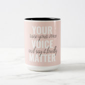 インスピレーションあなたの音声問題モチベーション引用文 ツートーンマグカップ (中央)