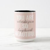 インスピレーションあなたはとても美しい前向き引用文 ツートーンマグカップ (中央)