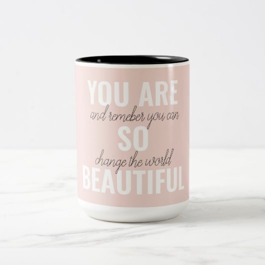 インスピレーションあなたはとても美しい前向き引用文 ツートーンマグカップ (中央)