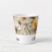 インスピレーションの開花パーソナライズされた: カフェラテマグ (正面)