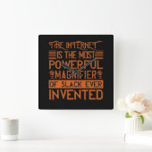 インターネットは最も強力な拡大鏡である スクエア壁時計 (ホーム)