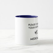 インターネット検索の医学的学位を混同しないでください マグカップ (中央)