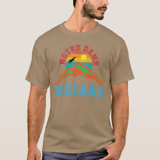 インディアナ州のバケーションのお土産 キャンプ好きな友達 Tシャツ