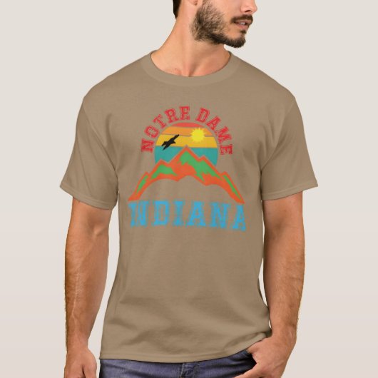 インディアナ州のバケーションのお土産 キャンプ好きな友達 Tシャツ (正面)