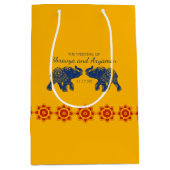 インディアンをテーマにした青王室の象の結婚象 ミディアムペーパーバッグ (正面)