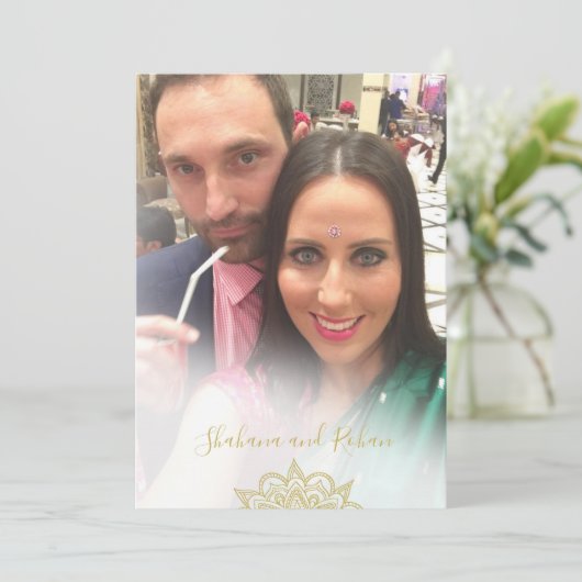 インディアンスタイルフォトオーバーレイ赤金ゴールドモダンズ 招待状 (スタンド正面)