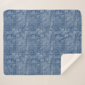 インディゴのろうけつ染めのSherpa毛布 シェルパブランケット (正面(横))