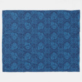 インディゴブルーフローラフェイクレースパターン フリースブランケット (正面(横))