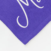 インディゴホワイトスノーフレークのミニマルなクリスマスの名前 フリースブランケット (角)