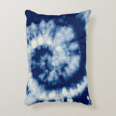 インディゴ・ラウンド。ボヘミア絞り染め。ブルー・サイ転がチデ アクセントクッション (正面(垂直))