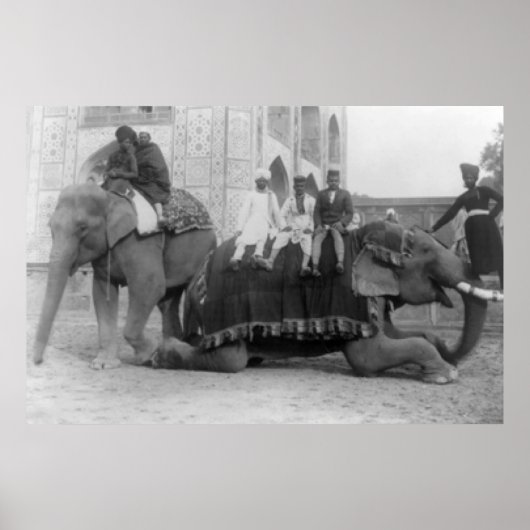 インドで象に乗る男たち写真:インド ポスター (正面)