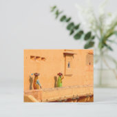 インドのサリ服のはがき女性 ポストカード (スタンド正面)