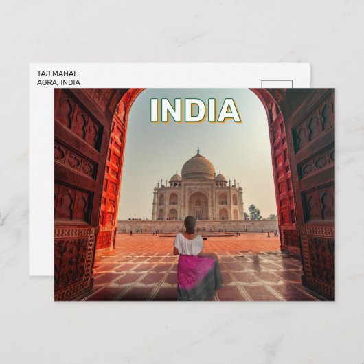 インドのタージマハルを称賛する女性 ポストカード (正面/裏面)
