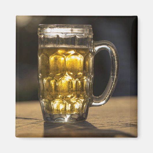 インドのビールグラスに入った飲み物のクローズアップ マグネット (正面)