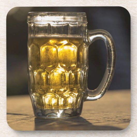 インドのビールグラスに注がれた飲料のクローズアップ コースター (正面)