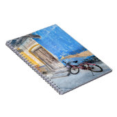 インドのブルーウォールにピンクのバイクのノート ノートブック (右側)