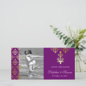 インドの写真カード保存日付のダマスク織の紫色の金ゴールド セーブザデート (スタンド正面)