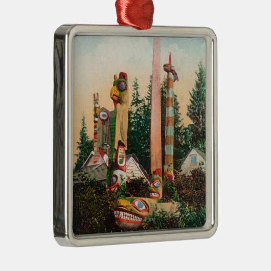 インドの墓およびトーテムポールの眺め メタルオーナメント (右)