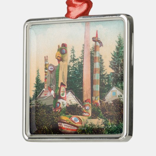 インドの墓およびトーテムポールの眺め メタルオーナメント (左)