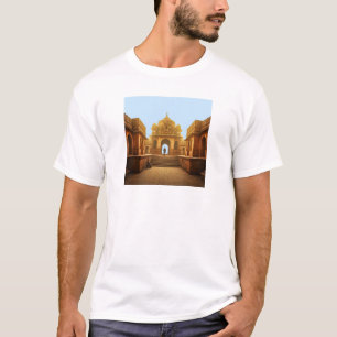 インドの未来的な大都市を垣間見る Tシャツ