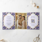 インドの結婚式のためのスミレ色の花柄QRコードデザイン 三つ折り招待状 (内部)