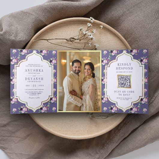 インドの結婚式のためのスミレ色の花柄QRコードデザイン 三つ折り招待状