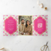 インドの結婚式のラニピンクの花柄QRコード 三つ折り招待状 (内部)