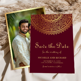 インドの結婚式の赤い金色の曼荼羅の写真 セーブザデート
