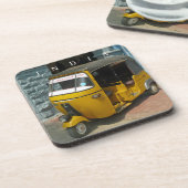 インドの自動車人力車ビューコースター コースター (左側)