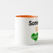 インドの誰かが私を愛している ツートーンマグカップ (中央)