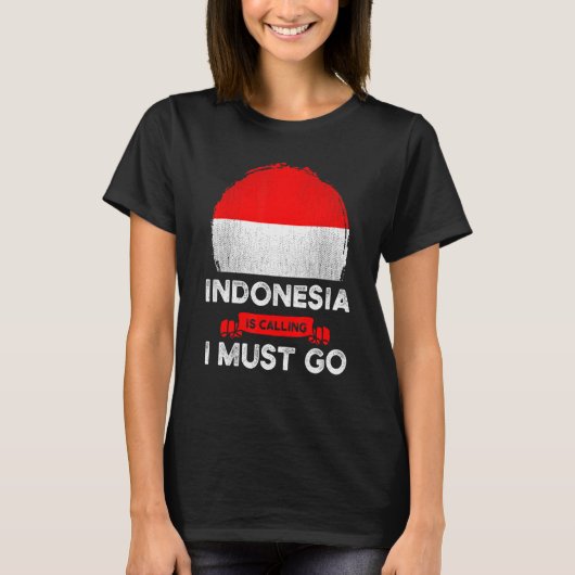 インドネシアが呼んでいる、私は行かねば インドネシアの伝統 Tシャツ (正面)