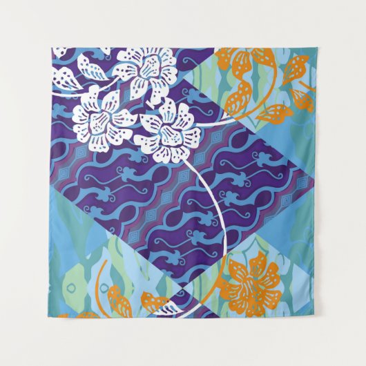 インドネシアのろうけつ染め・モチーフで、非常に独特な計画を持つ タペストリー (正面(横))