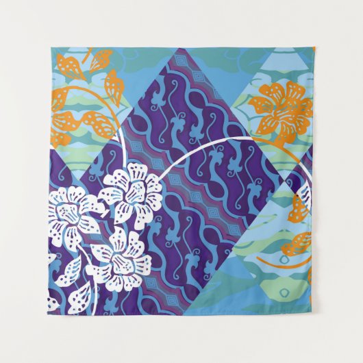 インドネシアのろうけつ染め・モチーフで、非常に独特な計画を持つ タペストリー (正面)