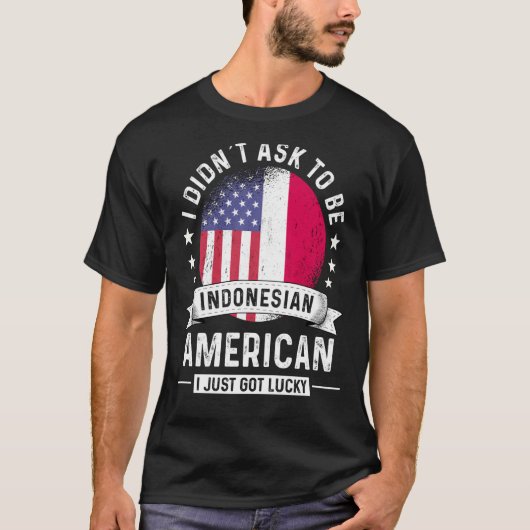 インドネシア系アメリカ人パトリオット育ユーモア国旗 Tシャツ (正面)