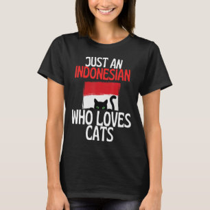 インドンの中で猫が大好きなインドネシア人 Tシャツ