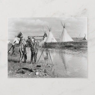 インド人による写真のネガの閲覧、1913年 ポストカード
