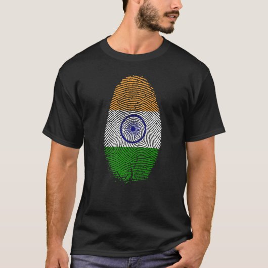 インド国旗の指紋私のDnaに入ってインディアン Tシャツ (正面)