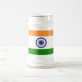 インド国旗を掲げたマグカップ ビールジョッキ (中央)