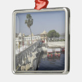 インド、ウダイプール、ピコラ湖、ジャグミンダールパレス メタルオーナメント (左)