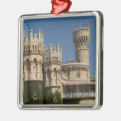 インド、カルナタカ、バンガロール：バンガロールパレス メタルオーナメント (左)