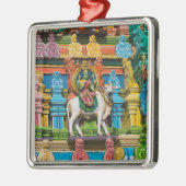 インド、タミル·ナドゥ、チェンナイ：カパレシュワラル メタルオーナメント (左)