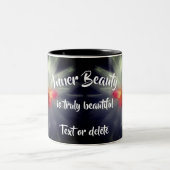 インナー美しいダリアフラワー感動的ワード ツートーンマグカップ (中央)