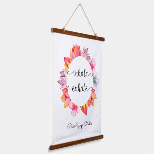 インハレエクシェールヨガ引用文フローラ 吊り下げ型タペストリー (傾斜あり)