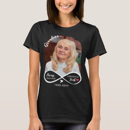 インフィニティ常に私の心の上に写真おばあちゃんメモリアル Tシャツ (正面)