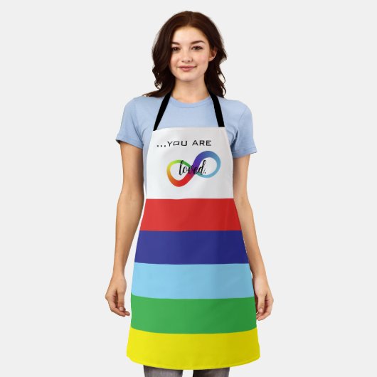 インフィニティLGBTQ+ プライドトート エプロン (着用した状態)