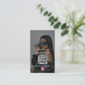 インフルエンサー写真フィード ガーリーソーシャルメディアQRコード 名刺 (スタンド正面)