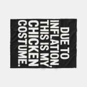 インフレの影響で私のチキンの衣装おもしろい フリースブランケット (正面(横))