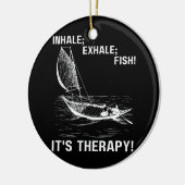 『インヘール・フィッシュ・イット・ア・セラピー・フィッシャー・マン・フィッシュ』 セラミックオーナメント (左)