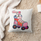 インラインスケート付きインラインスケーターとしてのウサギ クッション (ブランケット)