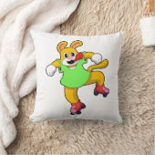 インラインスケート付きインラインスケーターとしての犬 クッション (ブランケット)